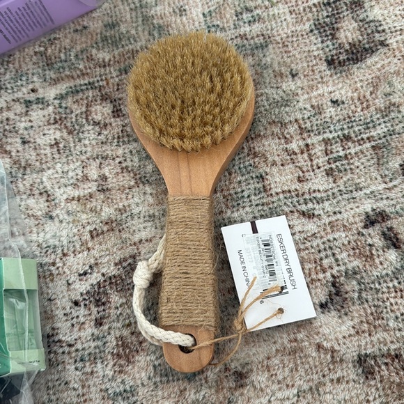 BEAUTY LOT - skincare, makeup, hair, fragrance - Picture 14 of 14